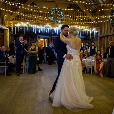 My approach to capturing winter wedding as a wedding photographer