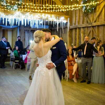 My approach to capturing winter wedding as a wedding photographer