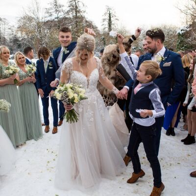 My approach to capturing winter wedding as a wedding photographer
